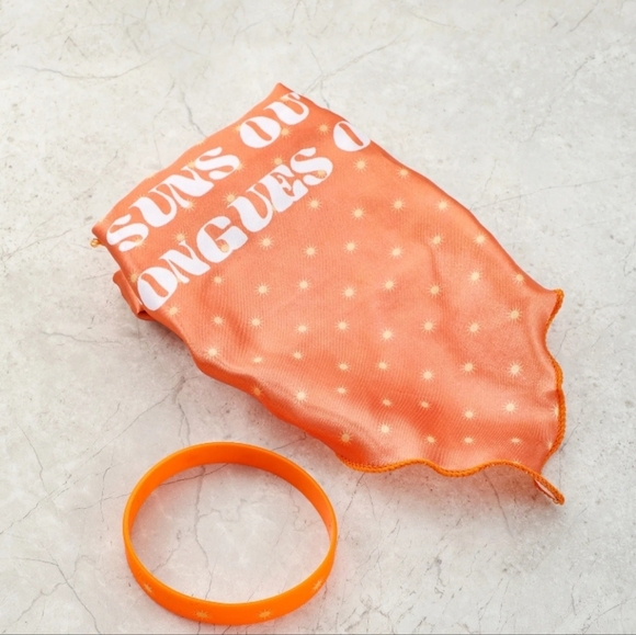 Pet Accessories Bracelet & Bandana Set 2 Sun Out Tongue Out S/M 0.75" x 6" - Picture 2 of 3